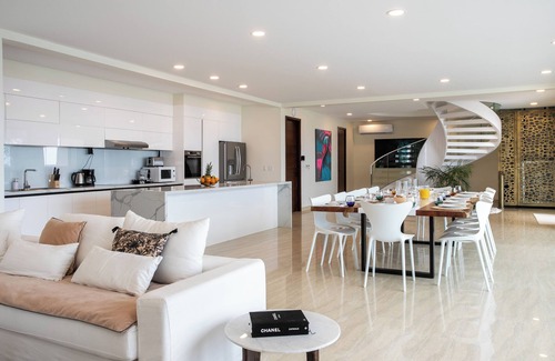Cay Bay Hill Villa | Villa Numa Exclusive Listing Heated Pool