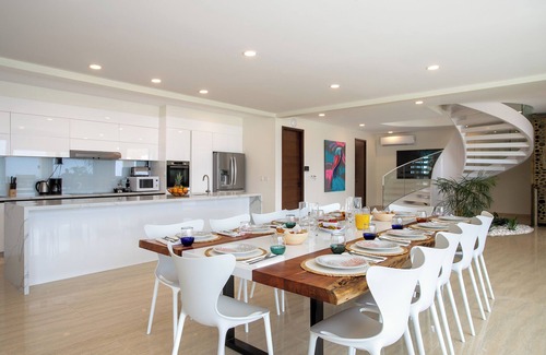 Cay Bay Hill Villa | Villa Numa Exclusive Listing Heated Pool