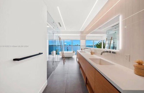 Miami Shores Villa | Villa Ocean wide bay