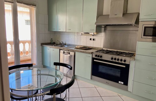 Antibes City Centre Villa | Villa of 210 m² in the centre of Antibes, large parking area and garden