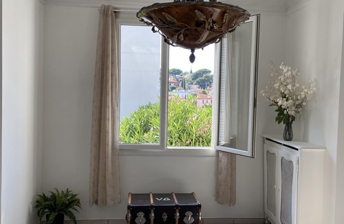 Antibes City Centre Villa | Villa of 210 m² in the centre of Antibes, large parking area and garden