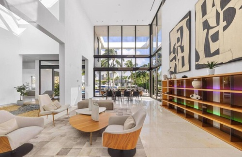 Hallandale Beach House | Villa Okasa: Modern Marvel with Pool + Jacuzzi + Pool Table + BBQ
