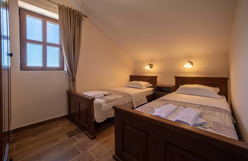 Vranovici Hotel | Villa Old Castle