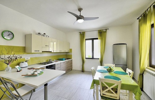 Frascinelle House | Villa Olga A: A cozy and welcoming apartment that is part of a villa situated in a quiet location, a few minutes from the town center, with Free WI-FI.