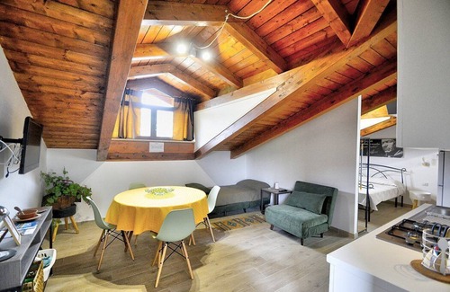 Frascinelle House | Villa Olga D: A cozy and welcoming apartment that is part of a villa situated in a quiet location, a few minutes from the town center, with Free WI-FI.