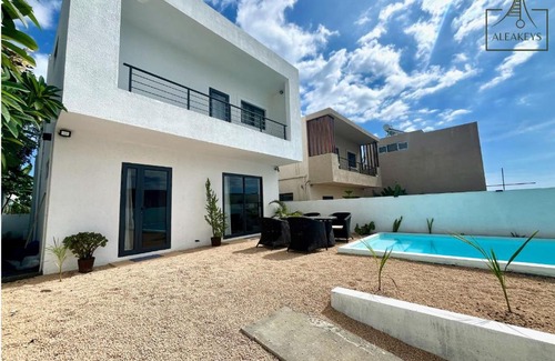 Midlands Villa | Villa Olive - Piscine, 5 min des plages, climatisation, WIFI