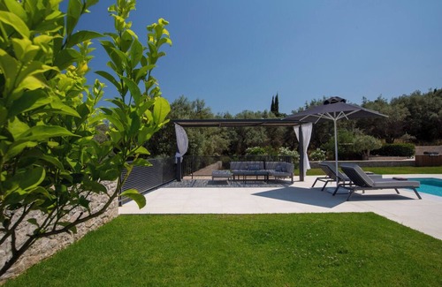 Nidri Villa | Villa Olivia, within easy walk of the beach, shops and restaurants.