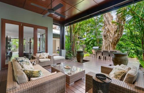 Port Douglas Villa | Villa Omaroo - Tropical Luxury Redefined