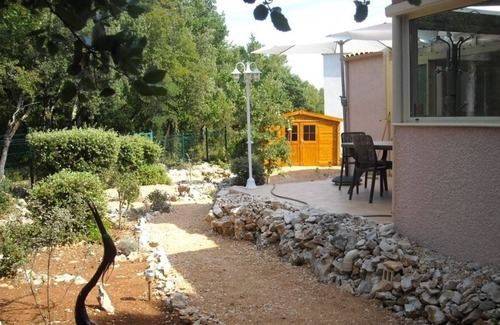 Mejannes-le-Clap Villa | Villa on a wooded plot opposite with jacuzzi in a veranda facing the forest