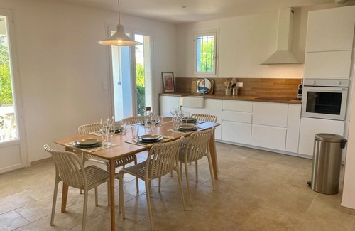 Barjac Villa | Villa on foot from village center