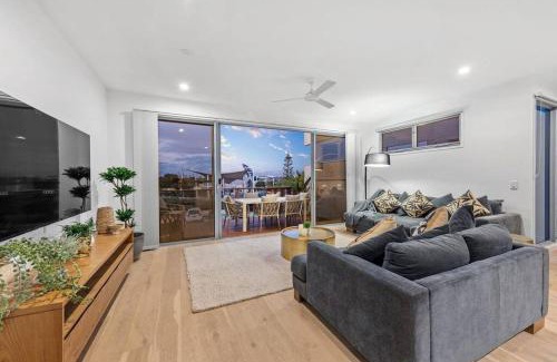 Newport House | Villa on Newport Lake