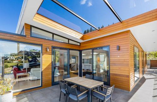 Queenstown Villa | Villa on Saint Marks