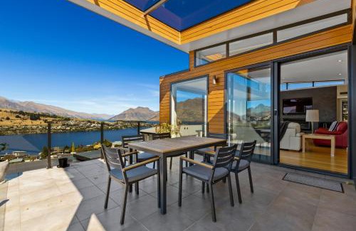 Queenstown Villa | Villa on Saint Marks