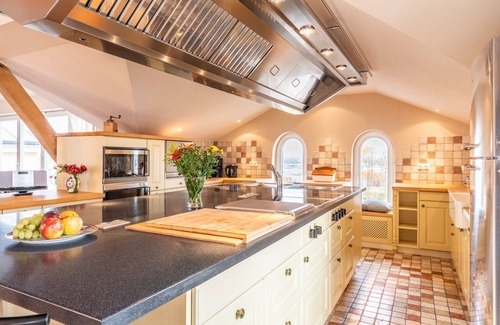 Ahlbeck Apartment | Villa on the beach, spacious loft with direct sea views