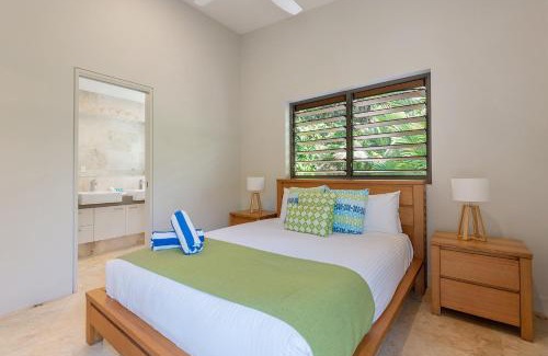 Port Douglas Villa | Villa On The Hill - Spacious Tropical Panorama