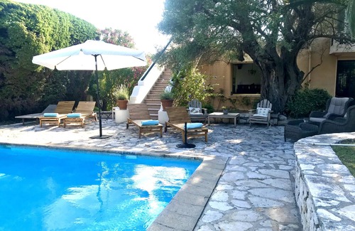 Antibes Villa | VILLA ON THE HILLS OF ANTIBES OVERLOOKING THE BAY