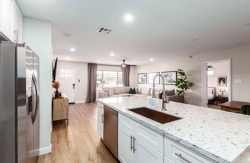 Scottsdale Estates Ten House | Villa on Virginia|2 Masters|Pool & Hottub|Sleeps 10