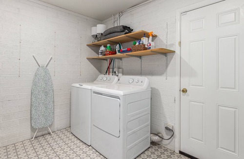 Cox Heights House | Villa on Vista w/Custom Pool+Spa+5 Mins 2 OldTown
