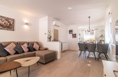 Vrvari Villa | Villa Orchidee for Family