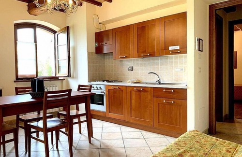 Cannara House | Villa Ornata C: A characteristic and welcoming apartment surrounded by the greenery, with Free WI-FI.