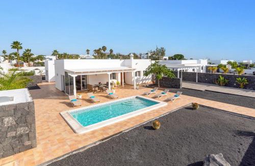 Costa Teguise Villa | Villa Oscar Lanzarote by Villa Plus