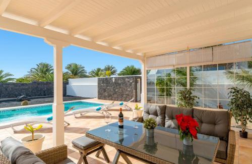 Costa Teguise Villa | Villa Oscar Lanzarote by Villa Plus