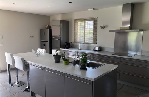Sollies Pont Villa | Villa overlooking the hill between Hyeres and St Tropez