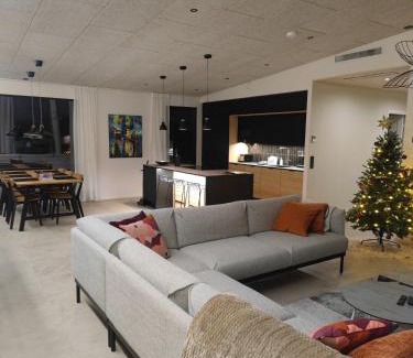 Rovaniemi Villa | Villa Pajunkissa with Jacuzzi and Sauna