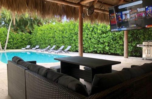 Hollywood Lakes House | Villa Palma-Hollywood Beach-Private Pool & Beachwalk!