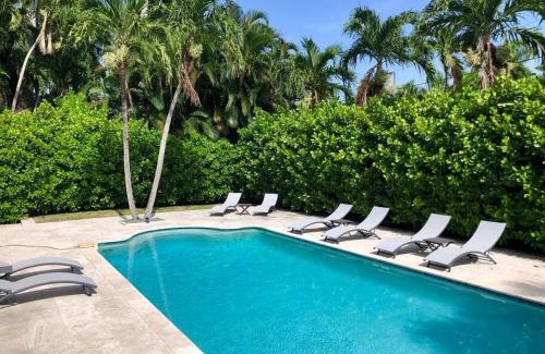 Hollywood Lakes House | Villa Palma-Hollywood Beach-Private Pool & Beachwalk!