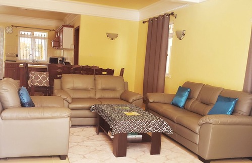 Pereybere Villa | Villa Palmira with swimming pool -5 mins walk from Pereybere Beach