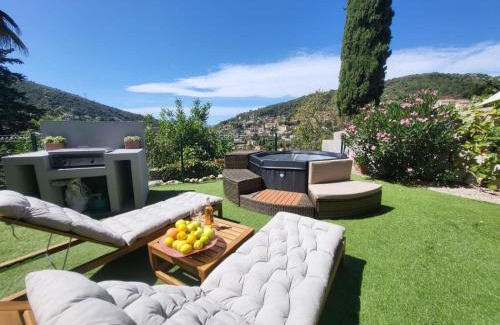 La Turbie House | Villa Palmire, large terrace with jacuzzi available