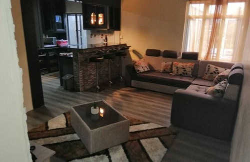 New Grove House | Villa Paradise