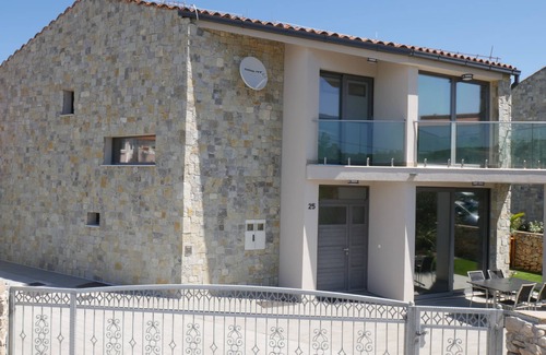 Vrbnik House | Villa Paradise with pool and sea views, beautiful, 7 people