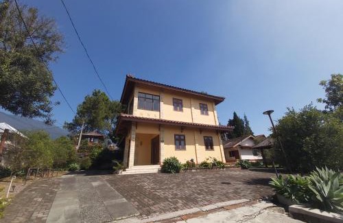Cipanas Villa | Villa Paramitha
