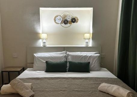 Albate House | Villa Patrizia affittacamere con parcheggio privato