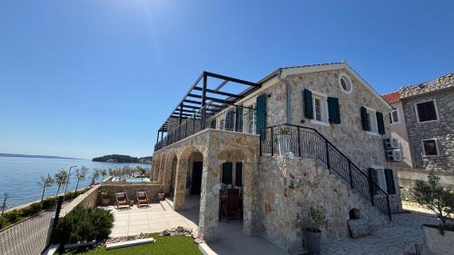 Kali Apartment | Villa Pearl of Kali, island Ugljan - first row to the sea