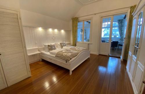 Alt-Travemunde/Ronnau Hotel | Villa Pension Strandhaus - adults only
