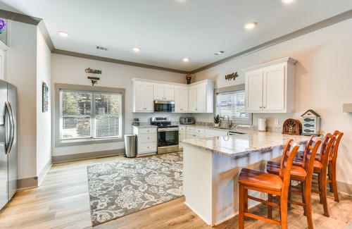 Hiawassee House | 'Villa Piccinni' on Lake Chatuge w/Views!