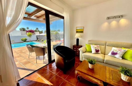 Playa Blanca Villa | Villa Pilar