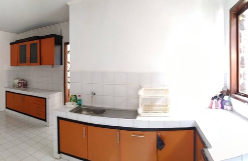 Cipanas Villa | Villa Pinggir Danau Puncak for 30 pax