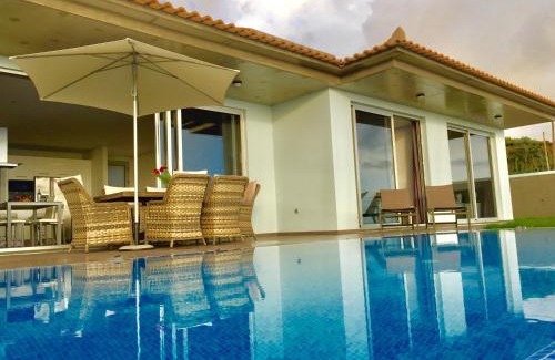 Estreito da Calheta House | Villa Pinheira III heated pool