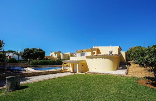 Patio Villa | Villa Pinheiro