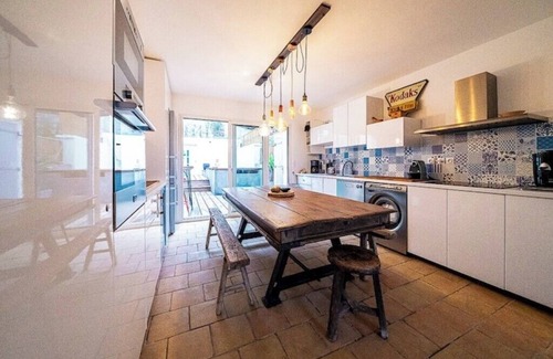 8th Arrondissement Villa | VILLA PITA, SWIMMING POOL IN THE HEART OF LES GOUDES.