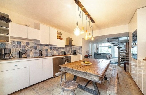8th Arrondissement Villa | VILLA PITA, SWIMMING POOL IN THE HEART OF LES GOUDES.