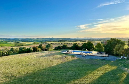 Asciano Villa | Villa 'Podere Viepri - In Esclusiva' with Private Pool, Private Terrace and Wi-Fi