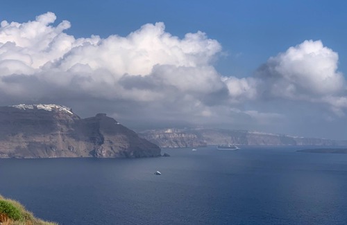 Finikia Villa | Villa Polaris Oia, private swimming pool , volcano view and free parking