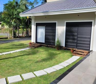 Pomerode House | Villa Pomerode Hospedagem - Suítes