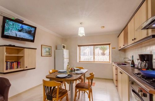 Santa Maria Estate Apartment | Villa & Pool 2 Mellieħa Bay Retreat, Mellieha, Malta
