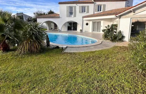 Meschers-sur-Gironde Villa | Villa Premium Proche Royan DE 2 A 10 Personnes Piscine VUE MER